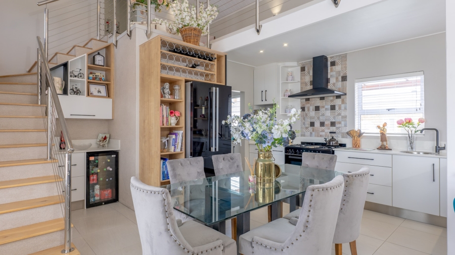 4 Bedroom Property for Sale in Oceanview Heights Western Cape